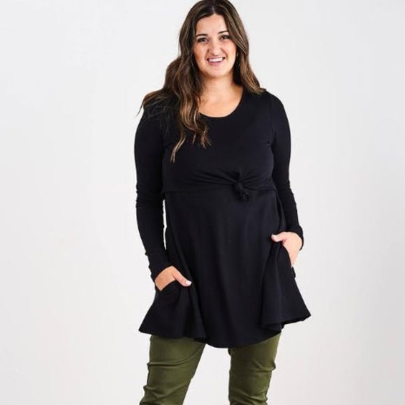Latched Mama Tops - Latched Mama Long Sleeve Peekaboo Nursing Tunic in Black Size XL
